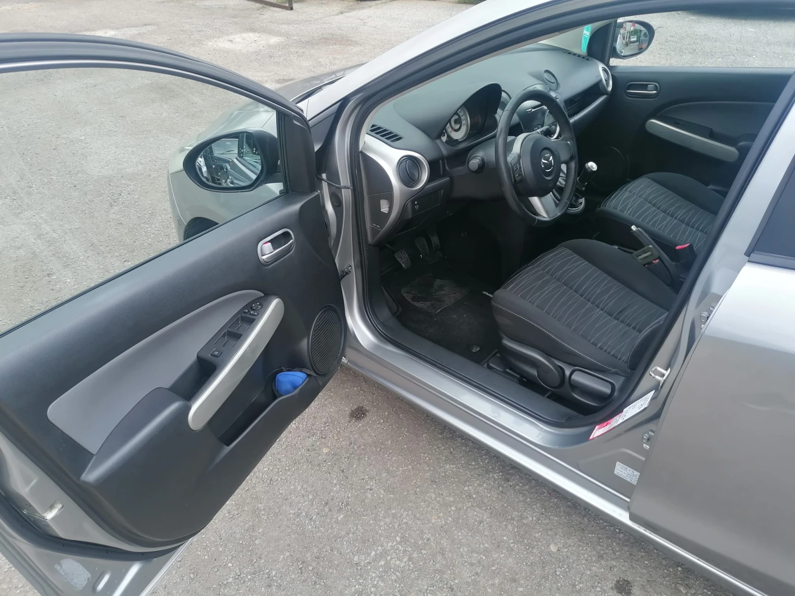 Mazda 2 1.3 75кс / Газ-Бензин / Клима, снимка 8 - Автомобили и джипове - 54739230
