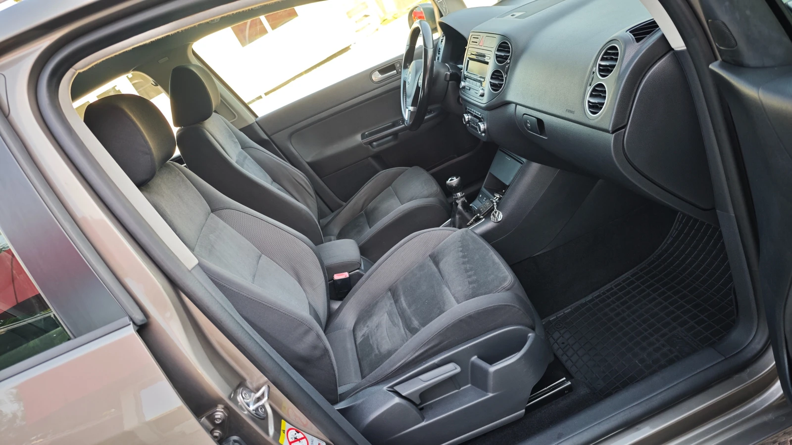 VW Golf Plus ПОДАРЪК ВТОРИ НОВИ ГУМИ/ВСИЧКО ПЛАТЕНО/ОБСЛУЖЕН, снимка 11 - Автомобили и джипове - 54956244