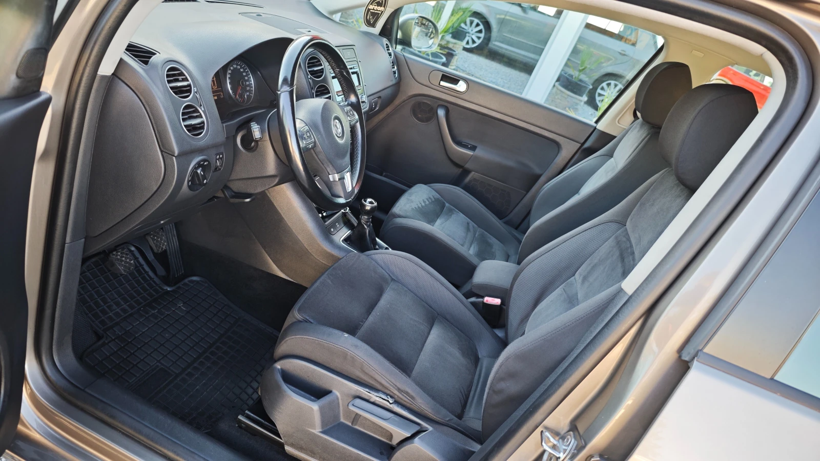 VW Golf Plus ПОДАРЪК ВТОРИ НОВИ ГУМИ/ВСИЧКО ПЛАТЕНО/ОБСЛУЖЕН, снимка 13 - Автомобили и джипове - 54956244
