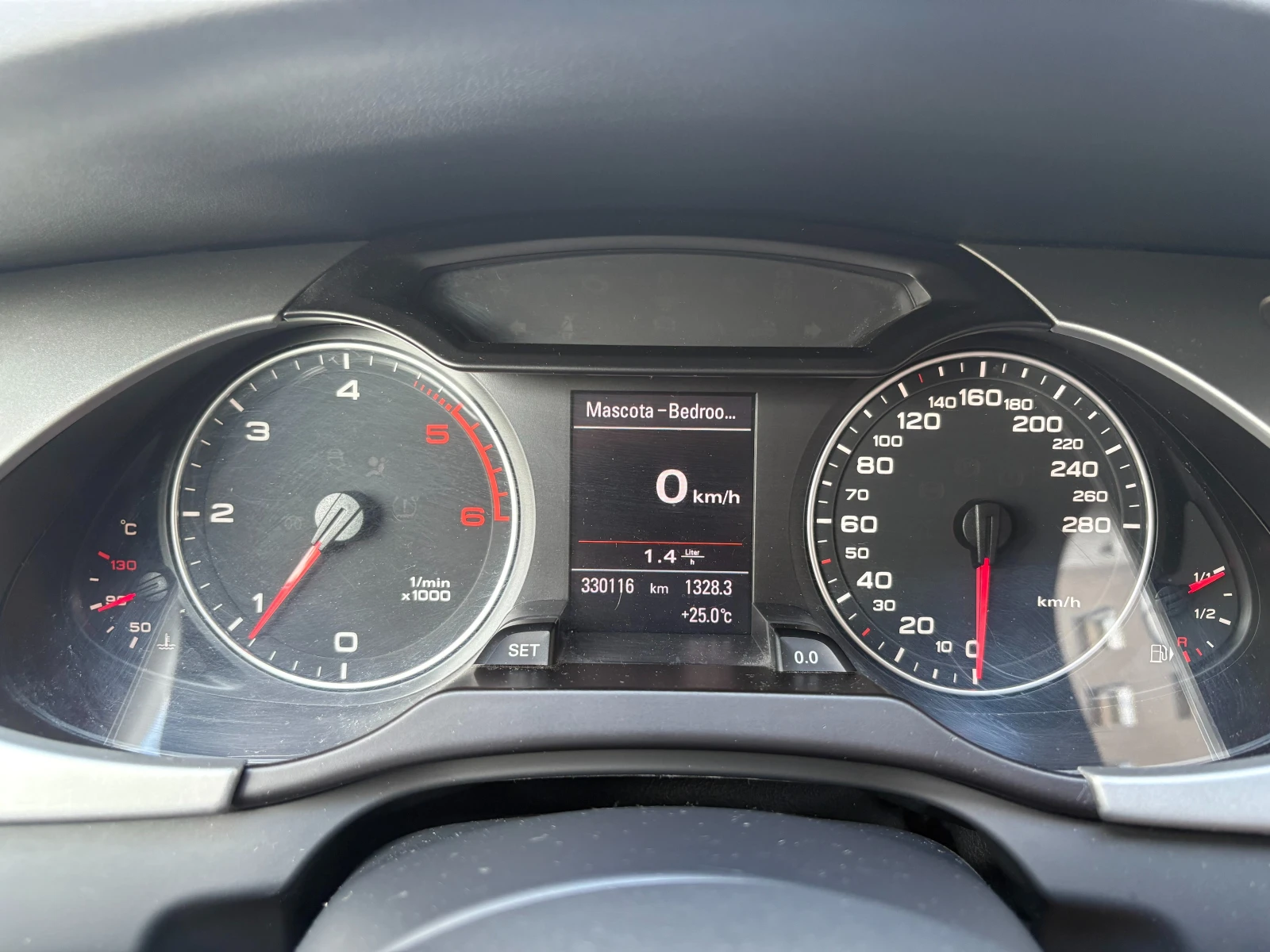 Audi A4 2.0 TDI, снимка 15 - Автомобили и джипове - 55303936
