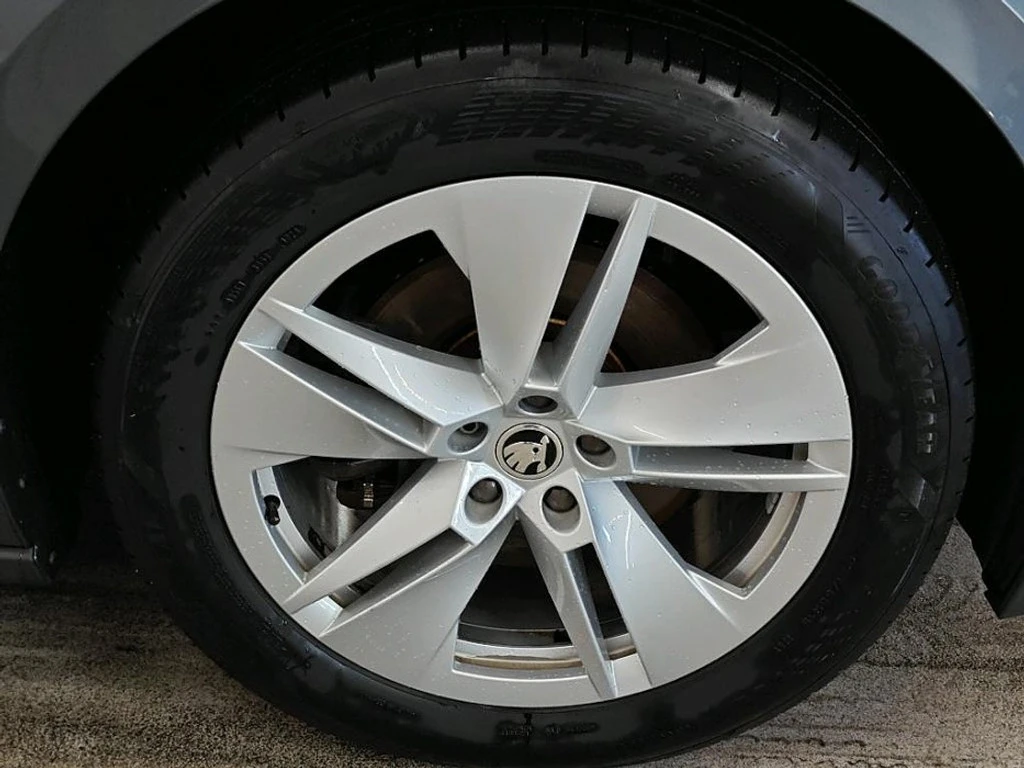 Skoda Enyaq 60, снимка 14 - Автомобили и джипове - 55374739