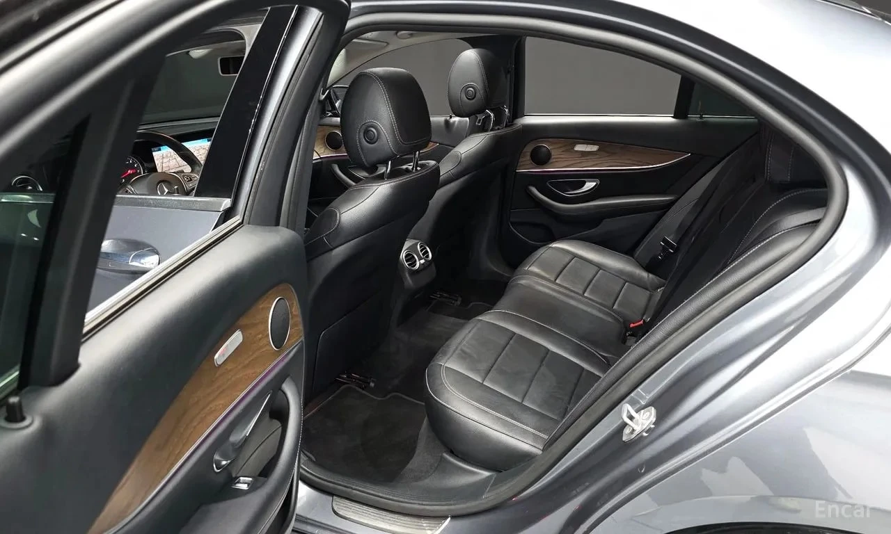 Mercedes-Benz E 300 * E300 4MATIC Exclusive Standard * ЦЕНА ДО БГ, снимка 12 - Автомобили и джипове - 55937527