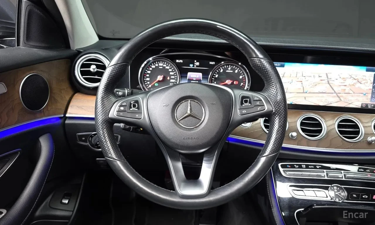 Mercedes-Benz E 300 * E300 4MATIC Exclusive Standard * ЦЕНА ДО БГ, снимка 13 - Автомобили и джипове - 55937527
