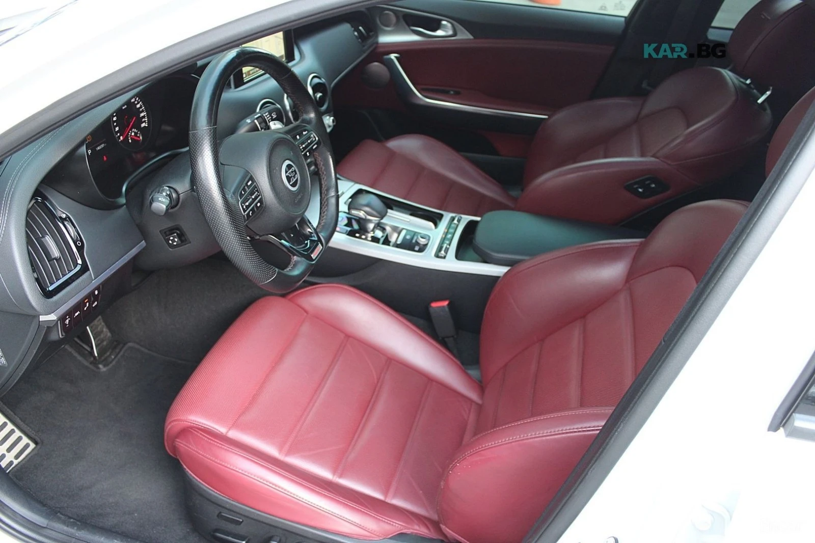 Kia Stinger 3.3 GT TURBO* ОБДУХ* AWD* 360* HUD* , снимка 14 - Автомобили и джипове - 55953466