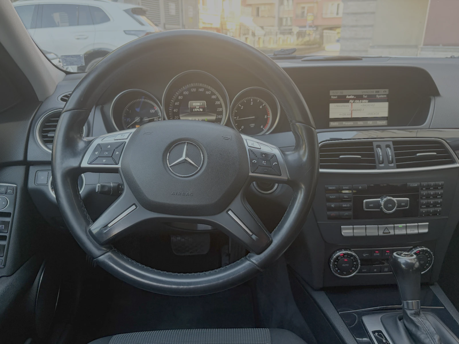 Mercedes-Benz C 220 Facelift, снимка 8 - Автомобили и джипове - 56074319