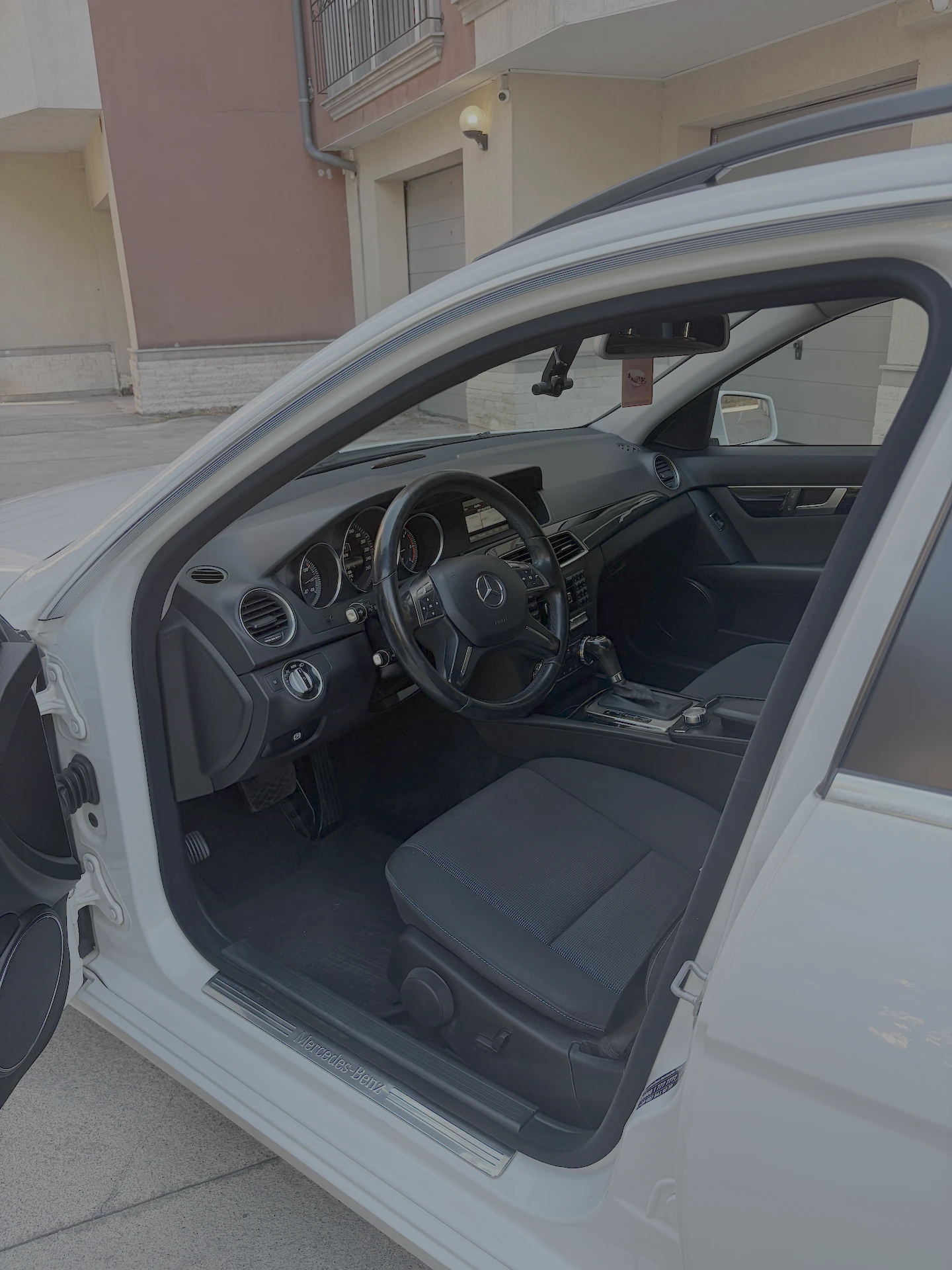 Mercedes-Benz C 220 Facelift, снимка 9 - Автомобили и джипове - 56074319