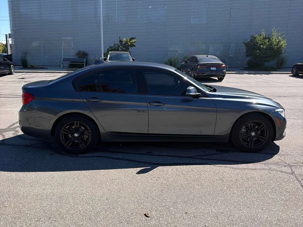 BMW 320 * 320i xDrive * CARFAX * ОПЦИЯ ЗА ФИНАНСИРАНЕ, снимка 3 - Автомобили и джипове - 56223433
