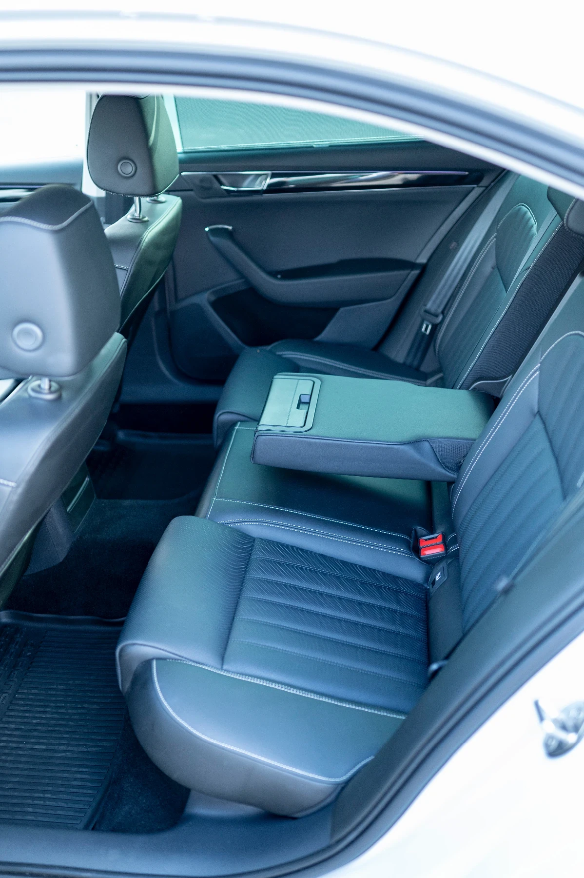Skoda Superb 2.0 TSI 280, снимка 11 - Автомобили и джипове - 56451898