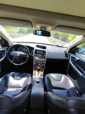 Volvo XC60 2.4 D5 / 4х4 / Автоматик / Кожа, снимка 12
