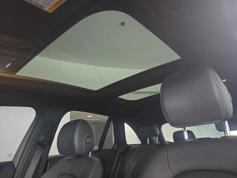 Mercedes-Benz GLC 300 * CARFAX * ПОДГРЕВИ * ПАМЕТ * PANO, снимка 17 - Автомобили и джипове - 53329336