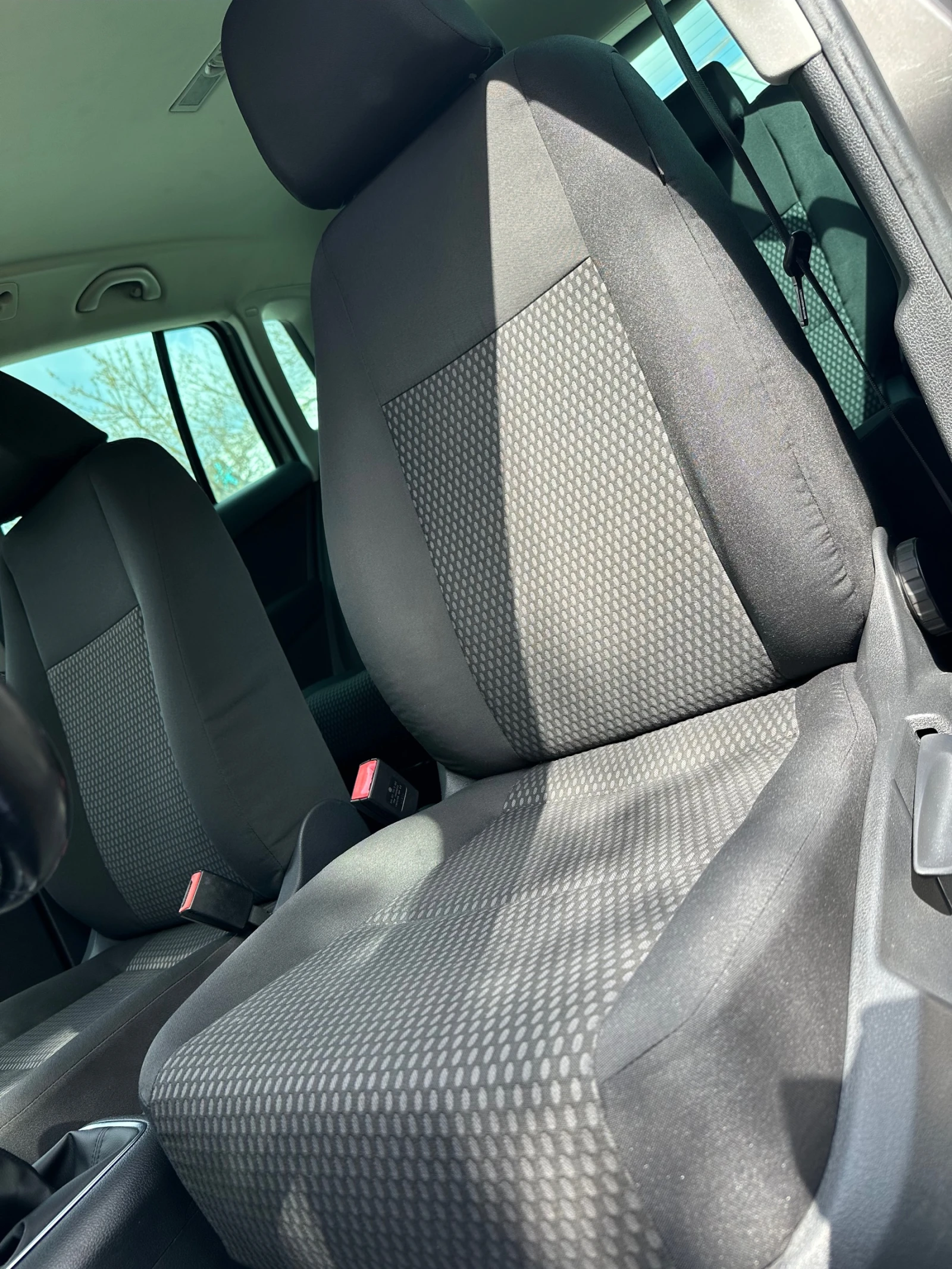 VW Tiguan 2.0 TDI * 4x4* НАВИ* , снимка 14 - Автомобили и джипове - 54189983