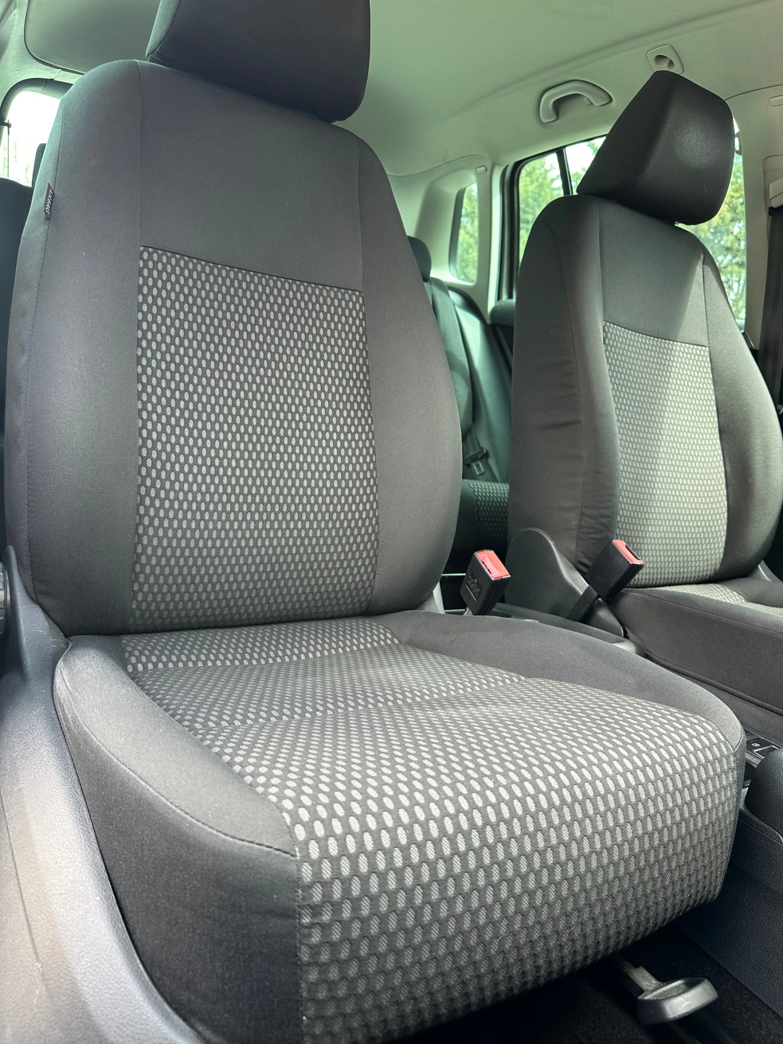 VW Tiguan 2.0 TDI * 4x4* НАВИ* , снимка 13 - Автомобили и джипове - 54189983