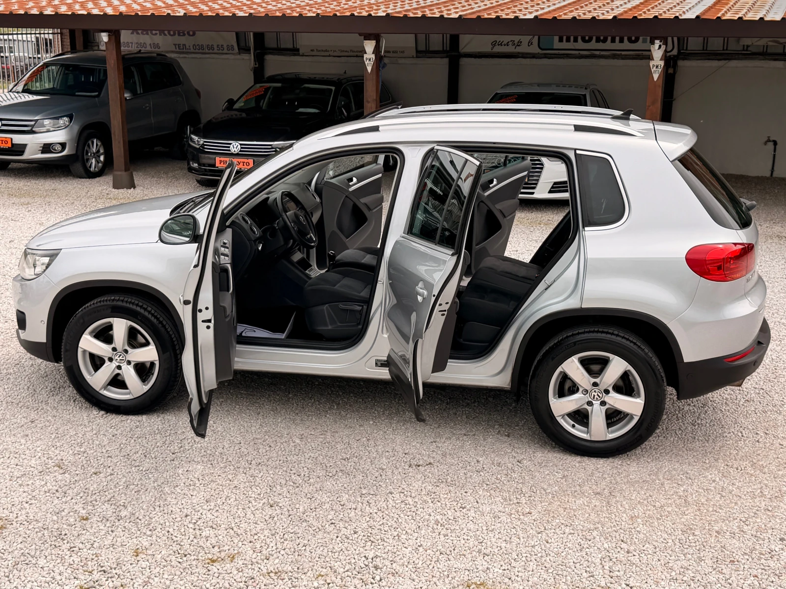 VW Tiguan 2.0TDI* LED* KSENON* 6sk* NAVI* MULTI VOLAN* LIZIN, снимка 10 - Автомобили и джипове - 54411978