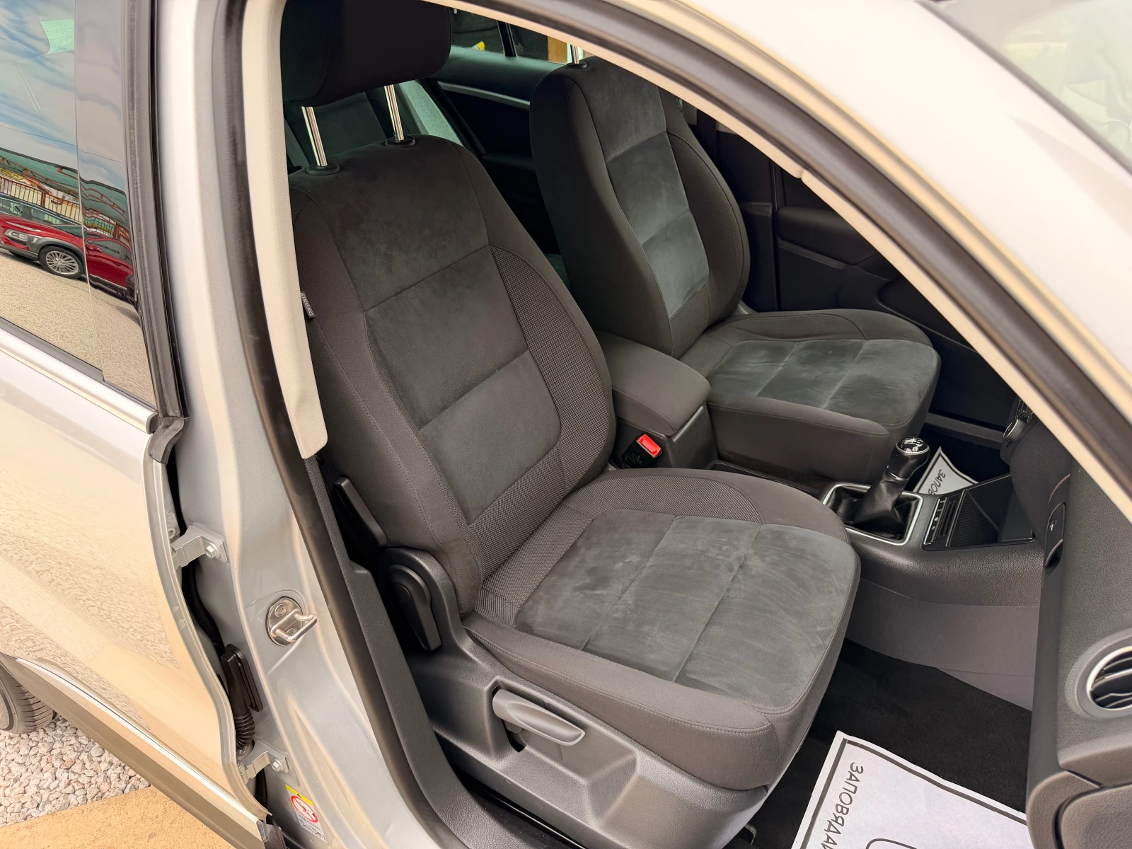 VW Tiguan 2.0TDI* LED* KSENON* 6sk* NAVI* MULTI VOLAN* LIZIN, снимка 9 - Автомобили и джипове - 54411978