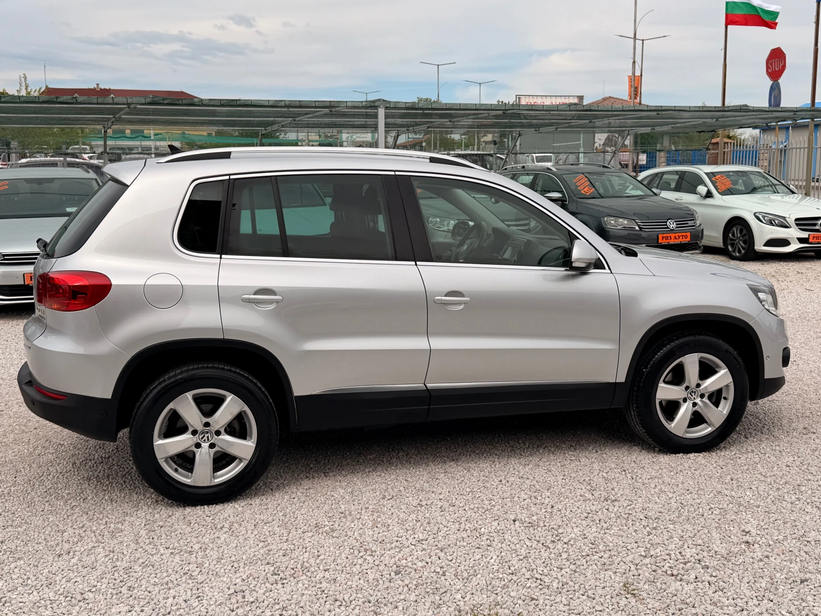 VW Tiguan 2.0TDI* LED* KSENON* 6sk* NAVI* MULTI VOLAN* LIZIN, снимка 4 - Автомобили и джипове - 54411978