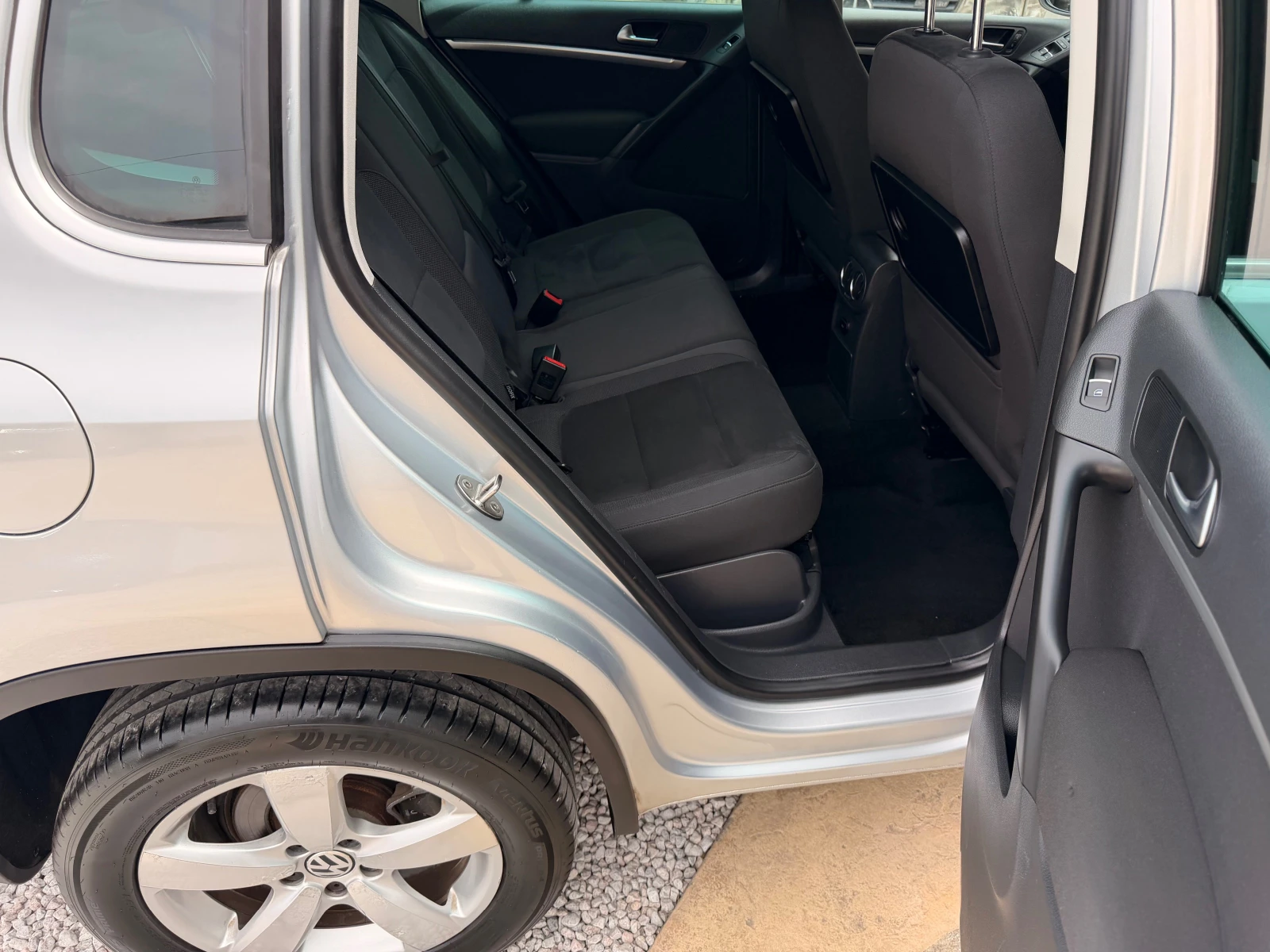 VW Tiguan 2.0TDI* LED* KSENON* 6sk* NAVI* MULTI VOLAN* LIZIN, снимка 16 - Автомобили и джипове - 54411978