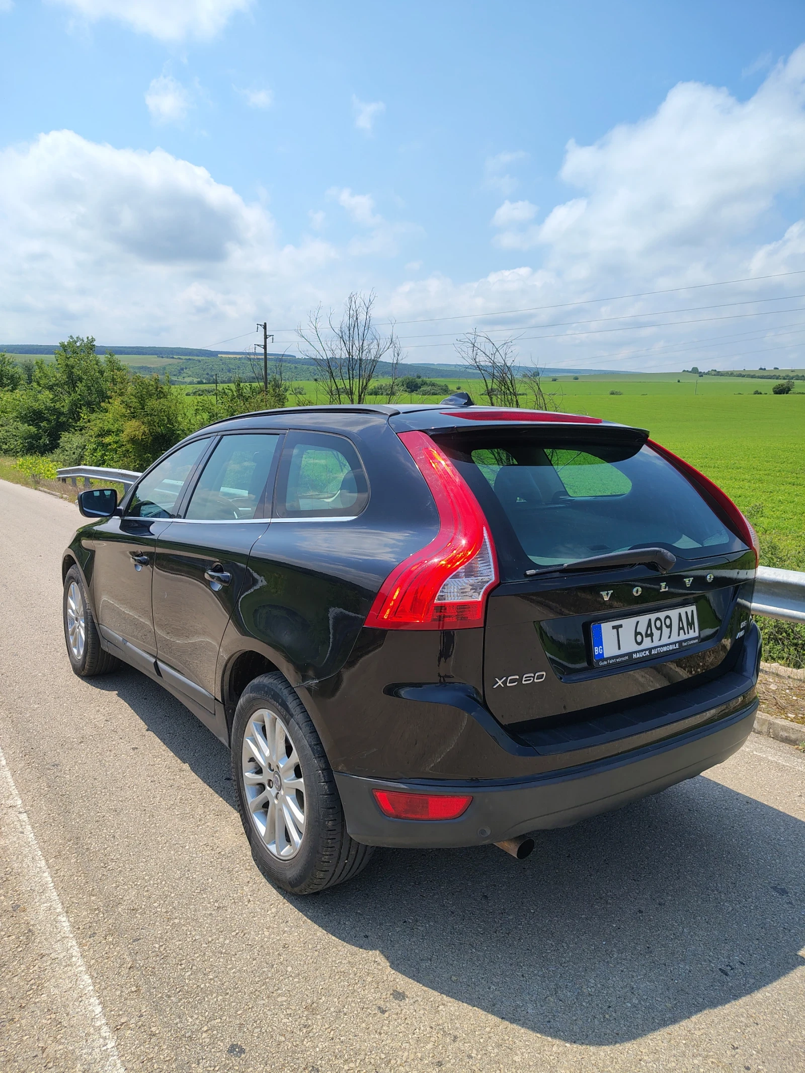 Volvo XC60 2.4 D5 / 4х4 / Автоматик / Кожа, снимка 3 - Автомобили и джипове - 54801696