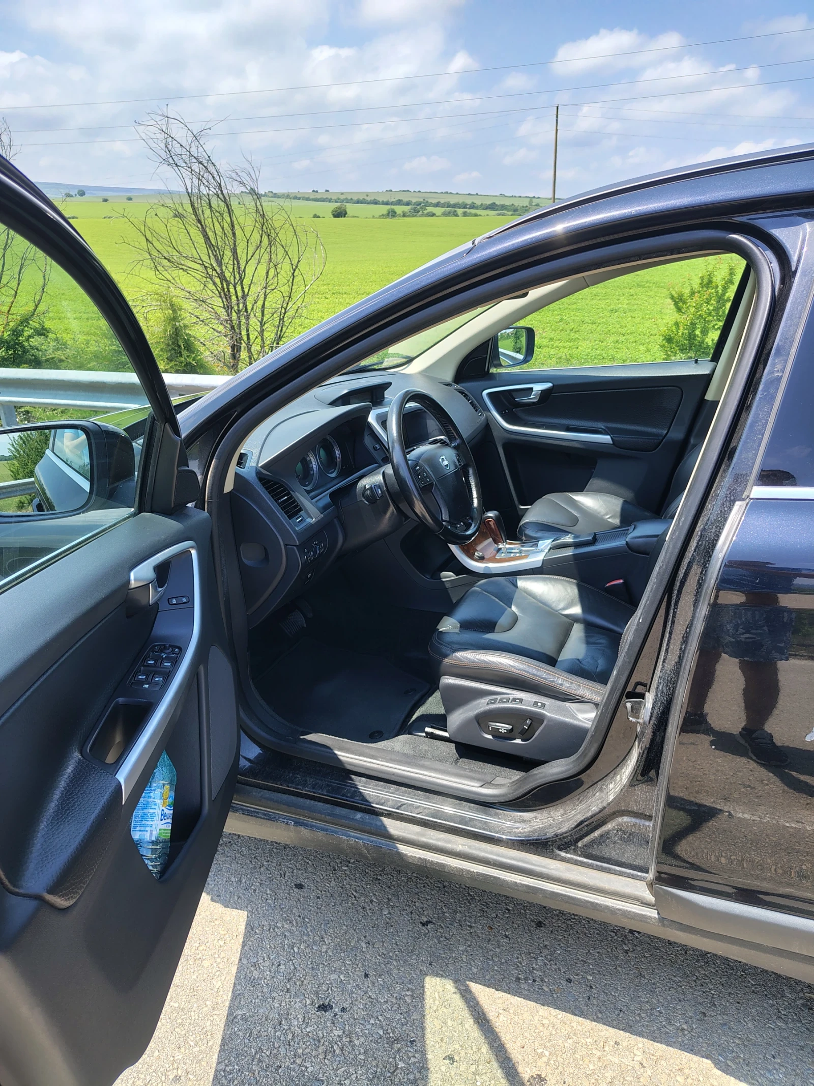 Volvo XC60 2.4 D5 / 4х4 / Автоматик / Кожа, снимка 6 - Автомобили и джипове - 54801696