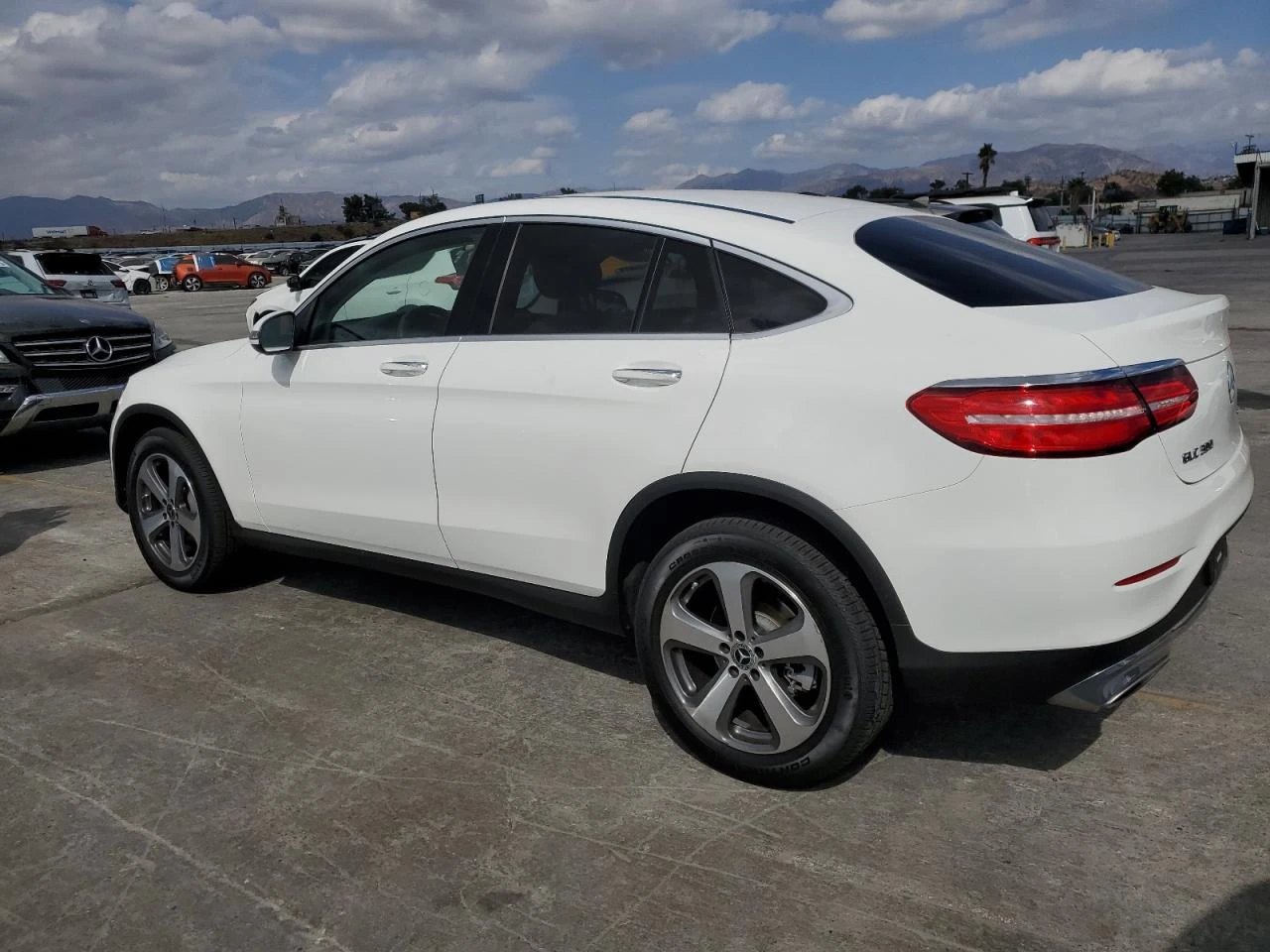 Mercedes-Benz GLC 300 Coupe 4matic, снимка 2 - Автомобили и джипове - 55710764