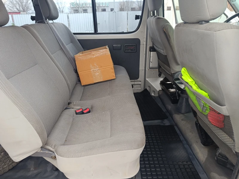 Toyota Hiace, снимка 8 - Бусове и автобуси - 52639497