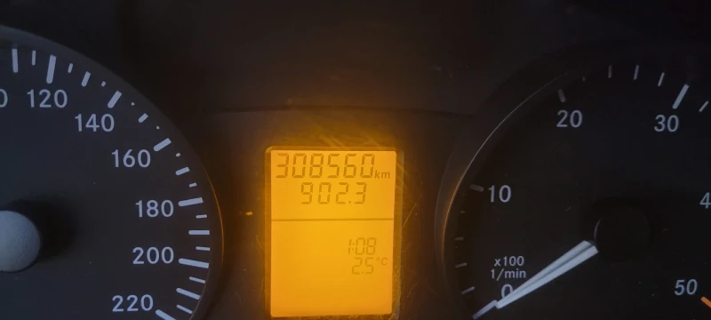 Mercedes-Benz Vito 109 CDI, снимка 11 - Бусове и автобуси - 53144800