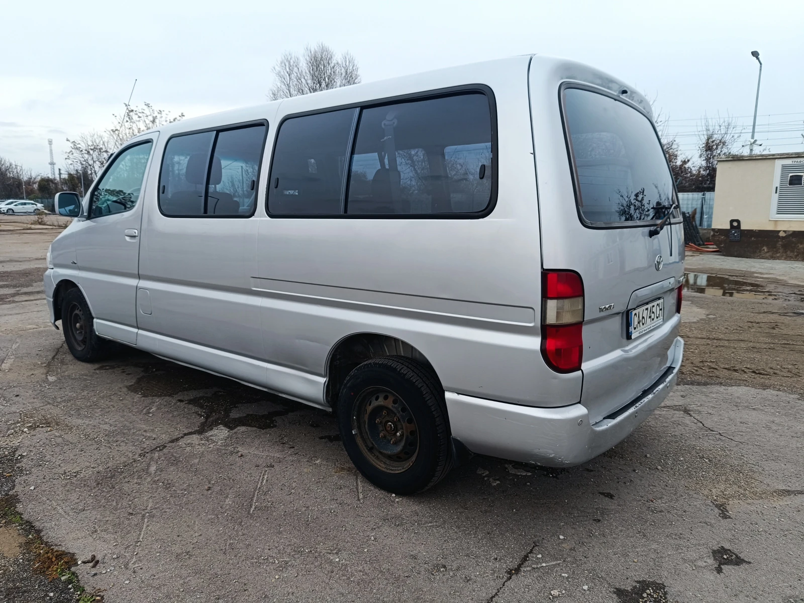 Toyota Hiace  - изображение 2