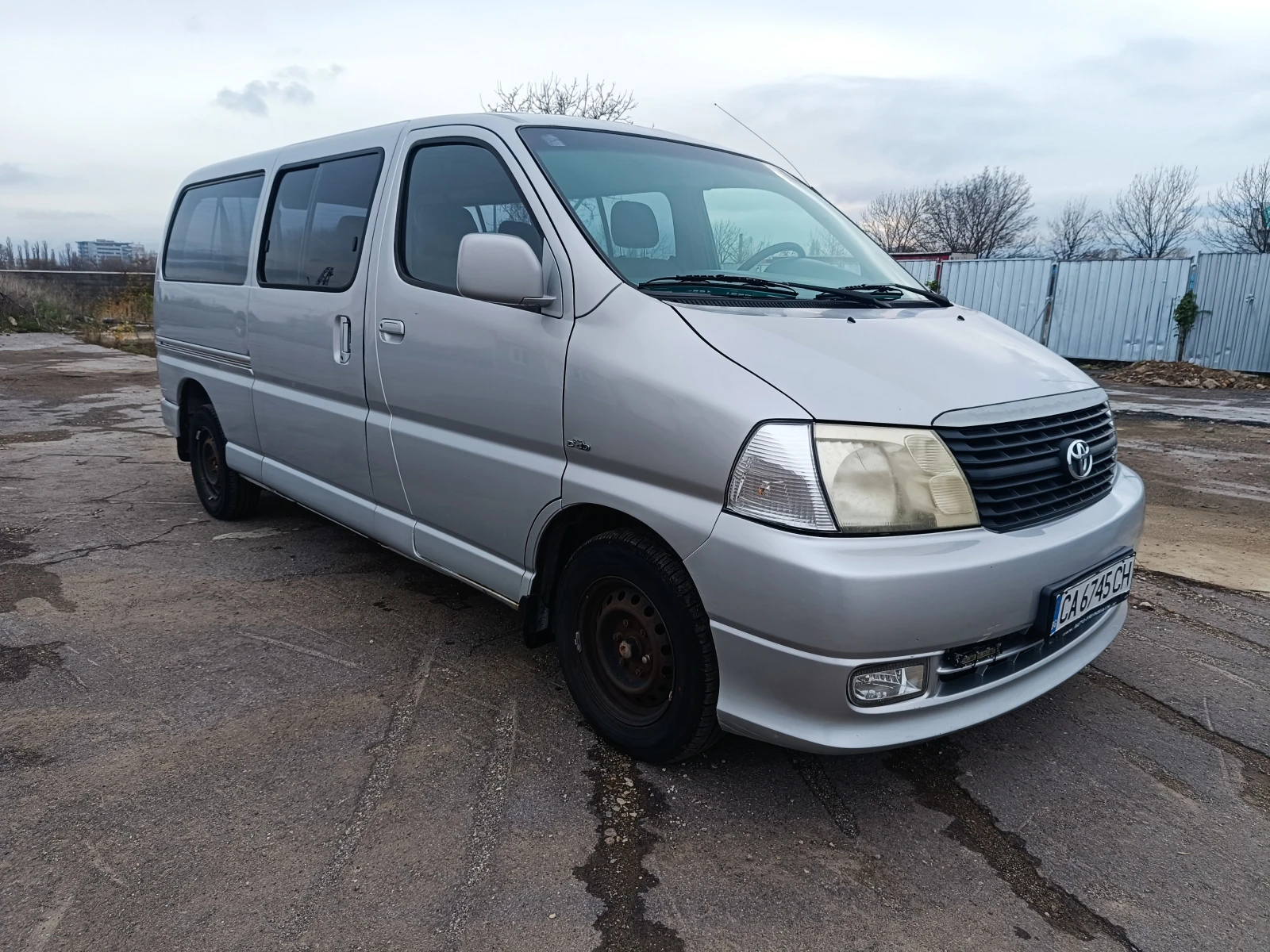 Toyota Hiace  - изображение 4
