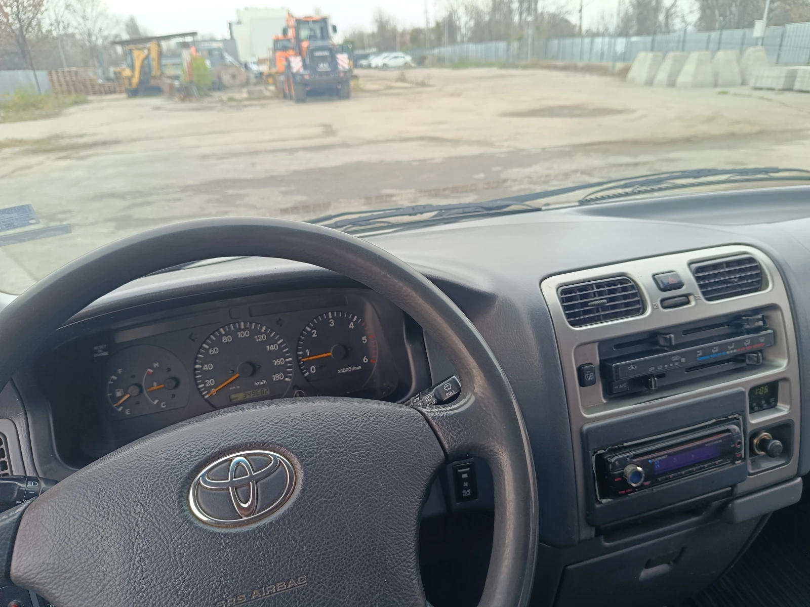 Toyota Hiace  - изображение 5