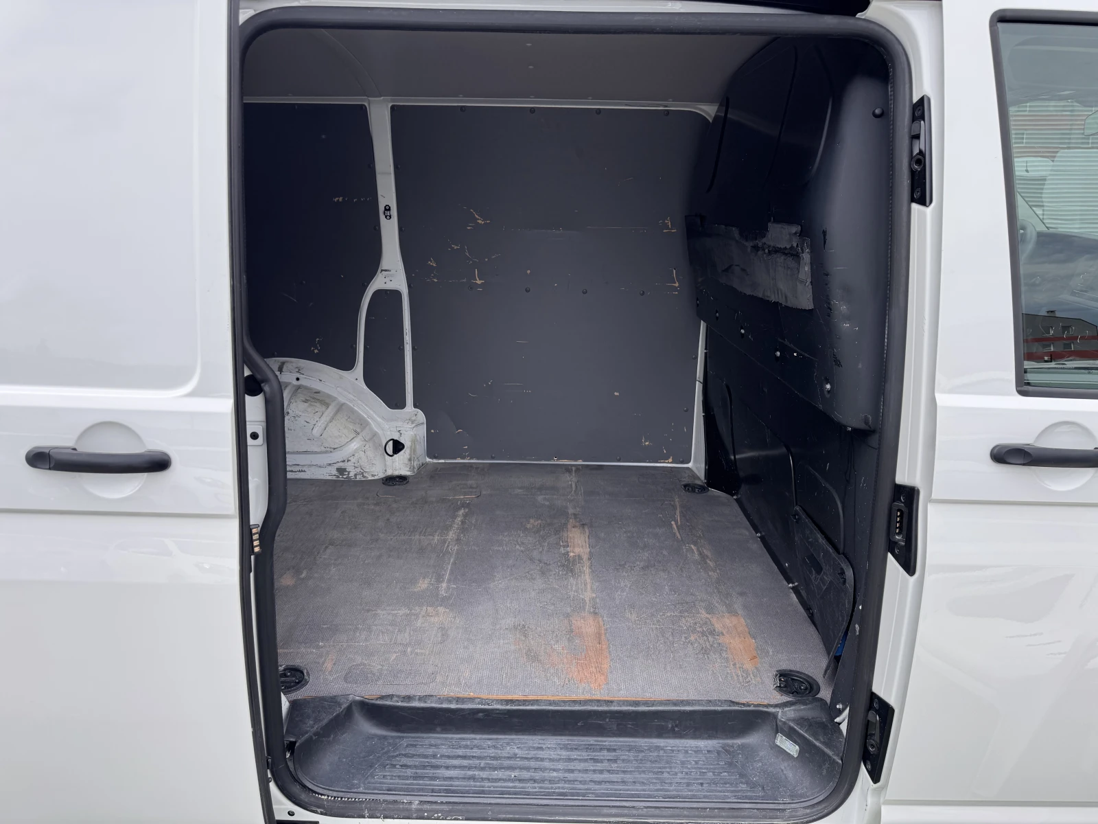 VW Transporter BUSINESS/2.0TDI/150k.c./6MT/L1H1, снимка 15 - Бусове и автобуси - 55221100