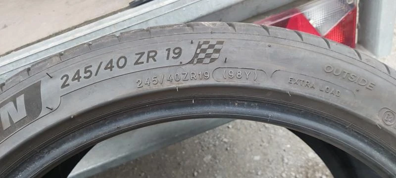 Гуми Летни 245/40R19, снимка 9 - Гуми и джанти - 33067734