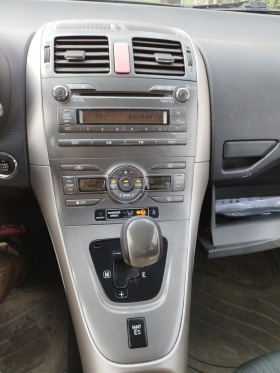 Toyota Auris 1.6 , снимка 8 - Автомобили и джипове - 45248730