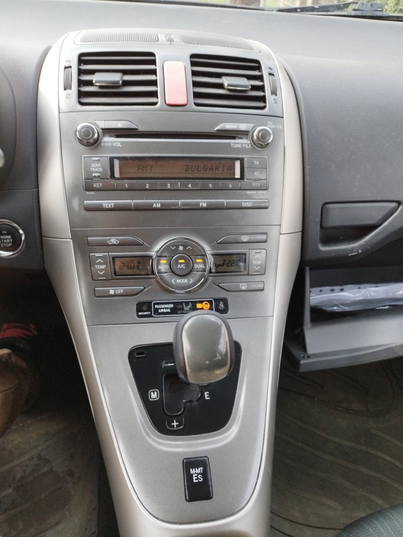 Toyota Auris 1.6 , снимка 8 - Автомобили и джипове - 46343495