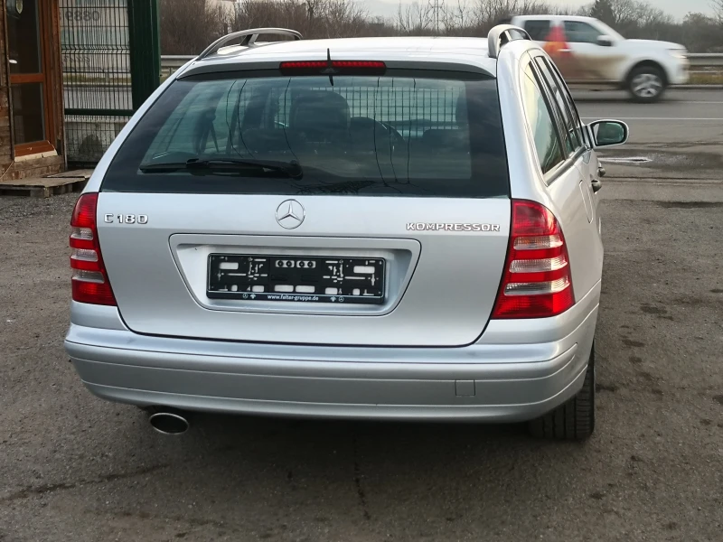 Mercedes-Benz C 180 i Kompressor, снимка 4 - Автомобили и джипове - 48884528