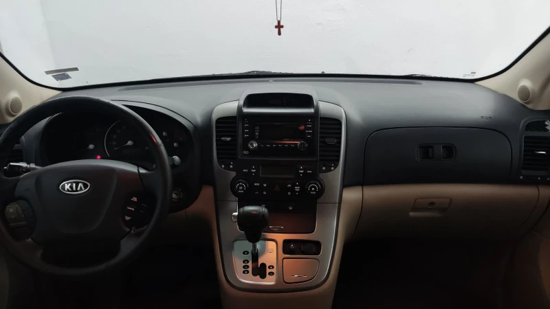 Kia Carnival, снимка 6 - Автомобили и джипове - 52677638