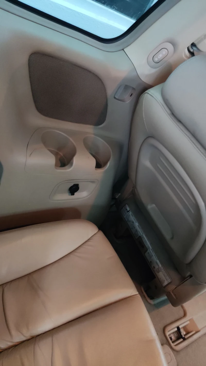 Kia Carnival, снимка 14 - Автомобили и джипове - 52677638