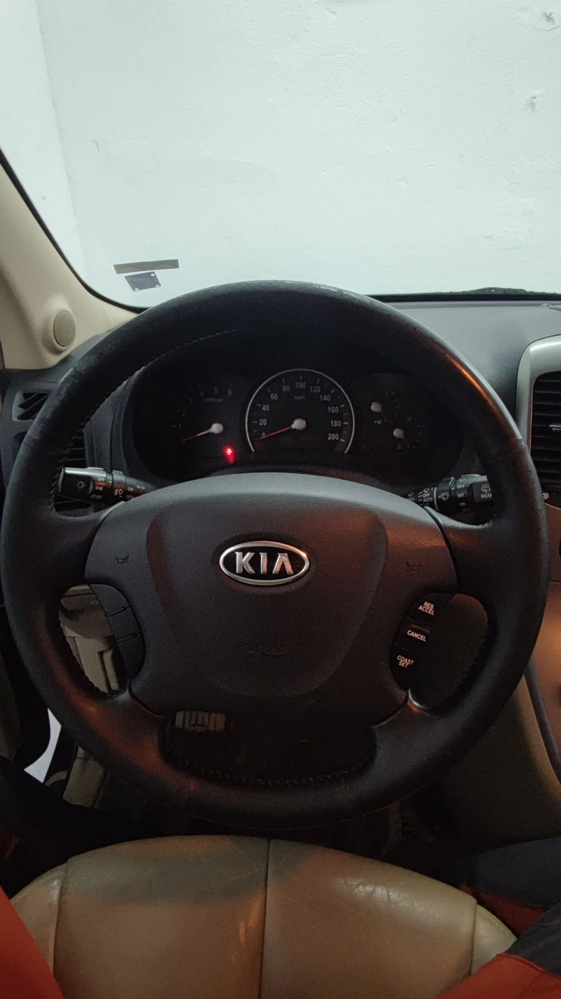 Kia Carnival, снимка 8 - Автомобили и джипове - 52677638
