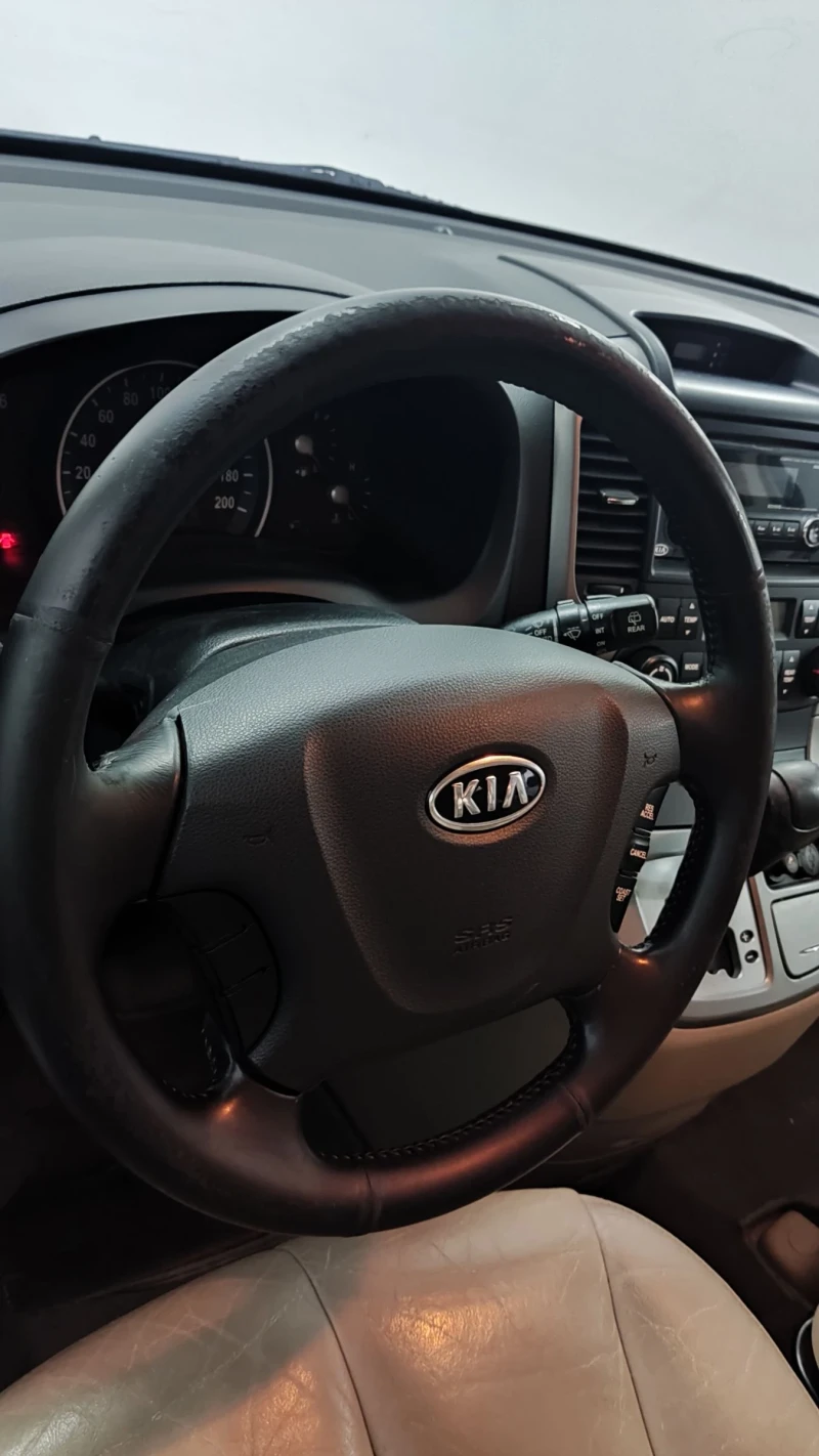 Kia Carnival, снимка 10 - Автомобили и джипове - 52677638