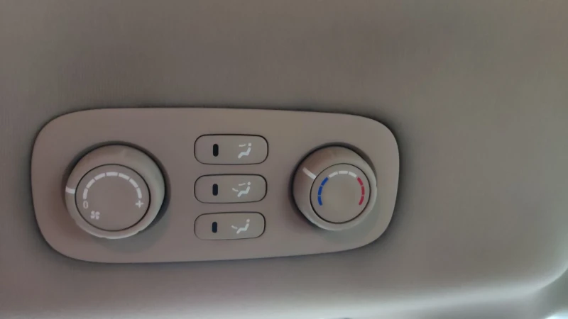 Kia Carnival, снимка 16 - Автомобили и джипове - 52677638