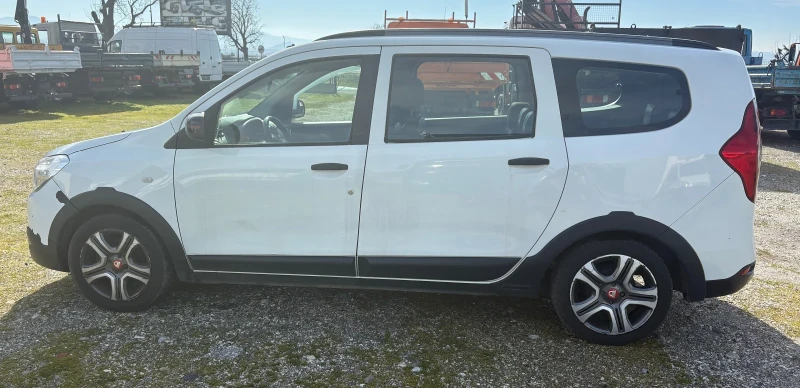 Dacia Lodgy 1.5DCI, снимка 4 - Автомобили и джипове - 53597486