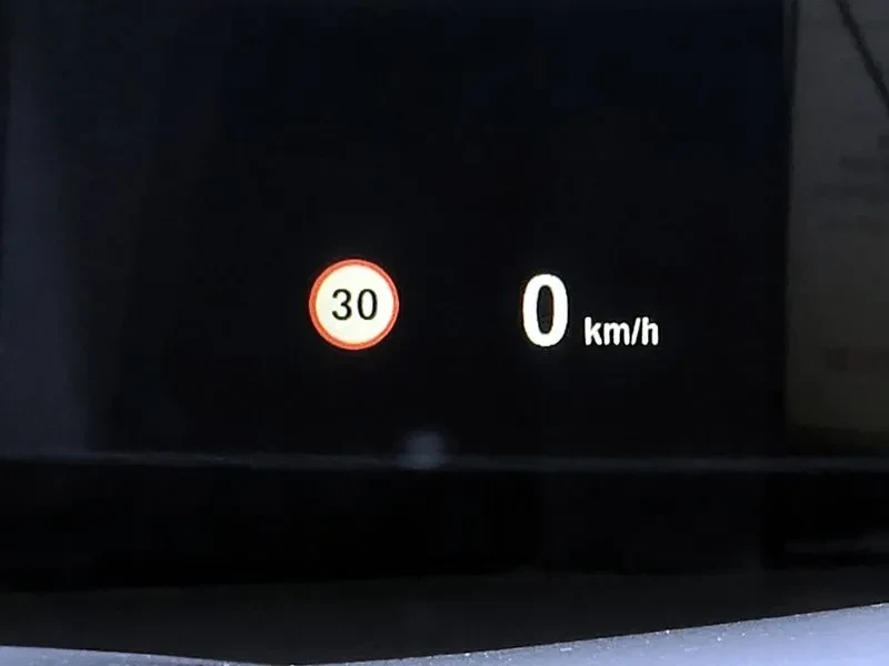 BMW 528 i xDrive - САМО 30% АВАНС, снимка 13 - Автомобили и джипове - 55803164