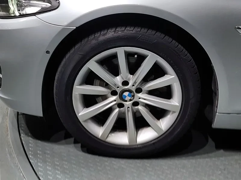 BMW 528 i xDrive - САМО 30% АВАНС, снимка 5 - Автомобили и джипове - 55803164