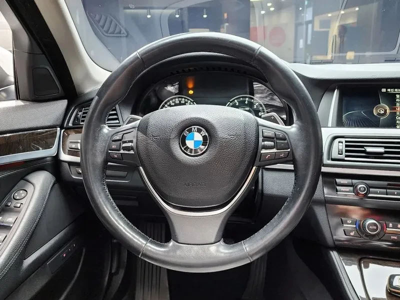 BMW 528 i xDrive - САМО 30% АВАНС, снимка 14 - Автомобили и джипове - 55803164