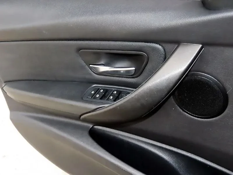 BMW 320 d xDrive - САМО 30% АВАНС, снимка 12 - Автомобили и джипове - 56016282