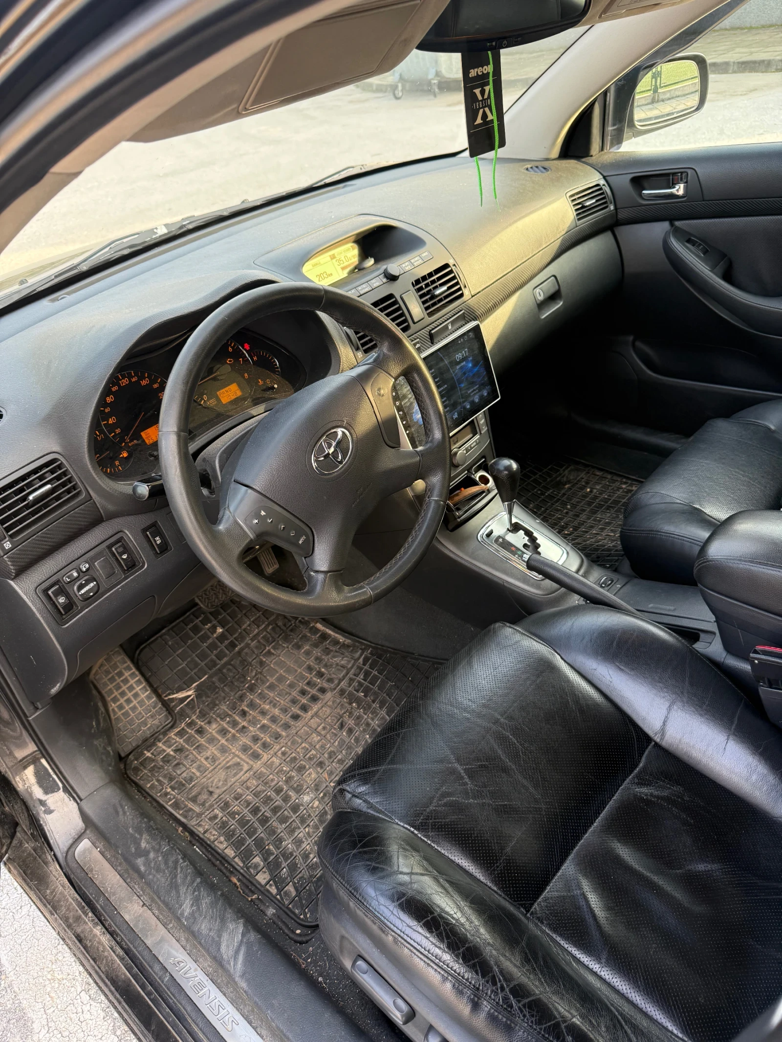 Toyota Avensis 2.0 Бензин, снимка 6 - Автомобили и джипове - 53712320