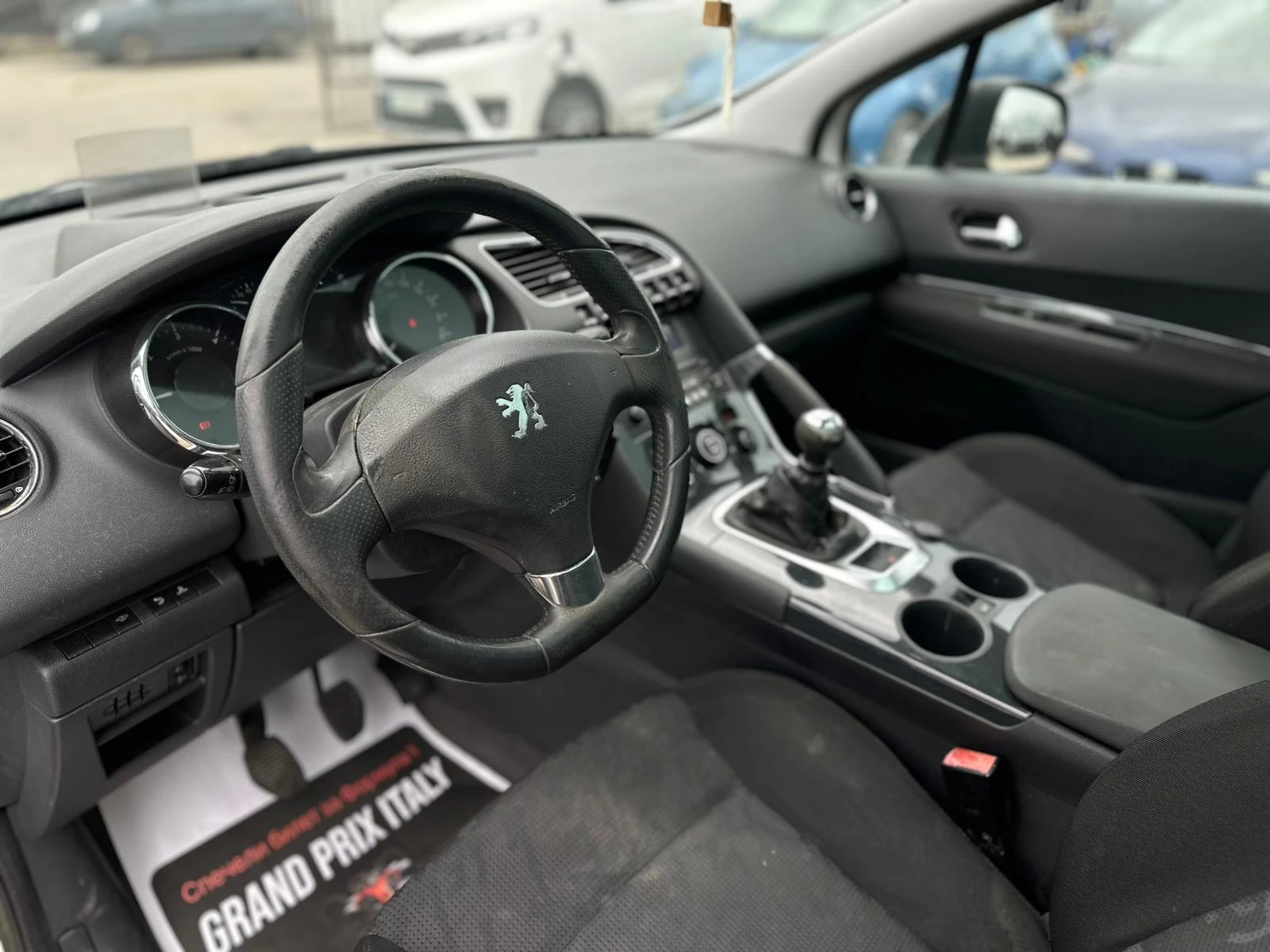 Peugeot 3008 / 1.6 HDI / HEAD-UP / PANO / , снимка 9 - Автомобили и джипове - 54219325