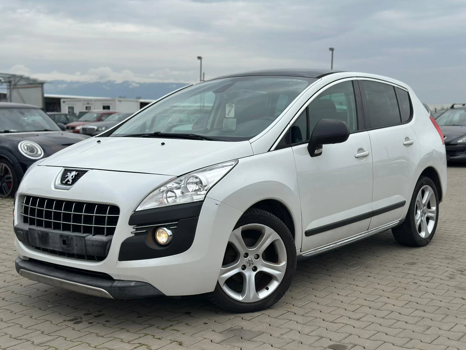 Peugeot 3008 / 1.6 HDI / HEAD-UP / PANO / 