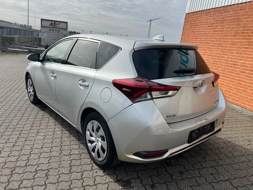 Toyota Auris 1.2 benzin 116ps DK, снимка 4 - Автомобили и джипове - 54242152