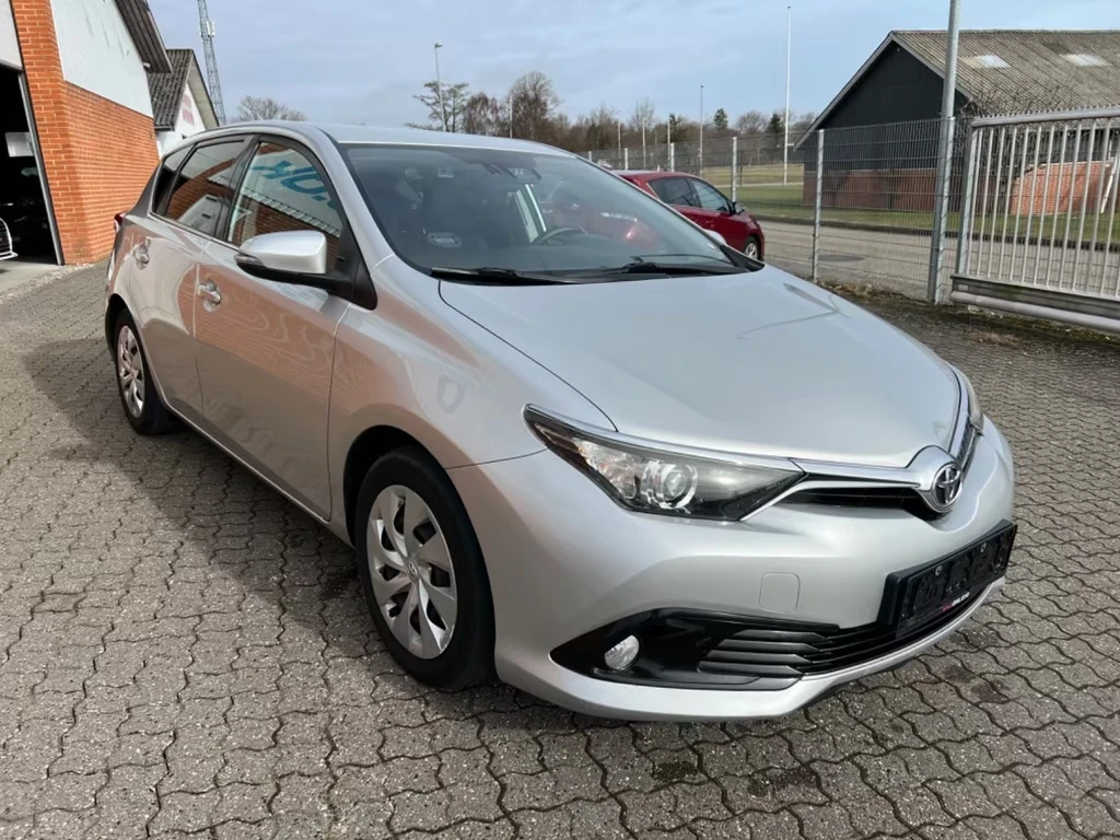Toyota Auris 1.2 benzin 116ps DK, снимка 2 - Автомобили и джипове - 54242152