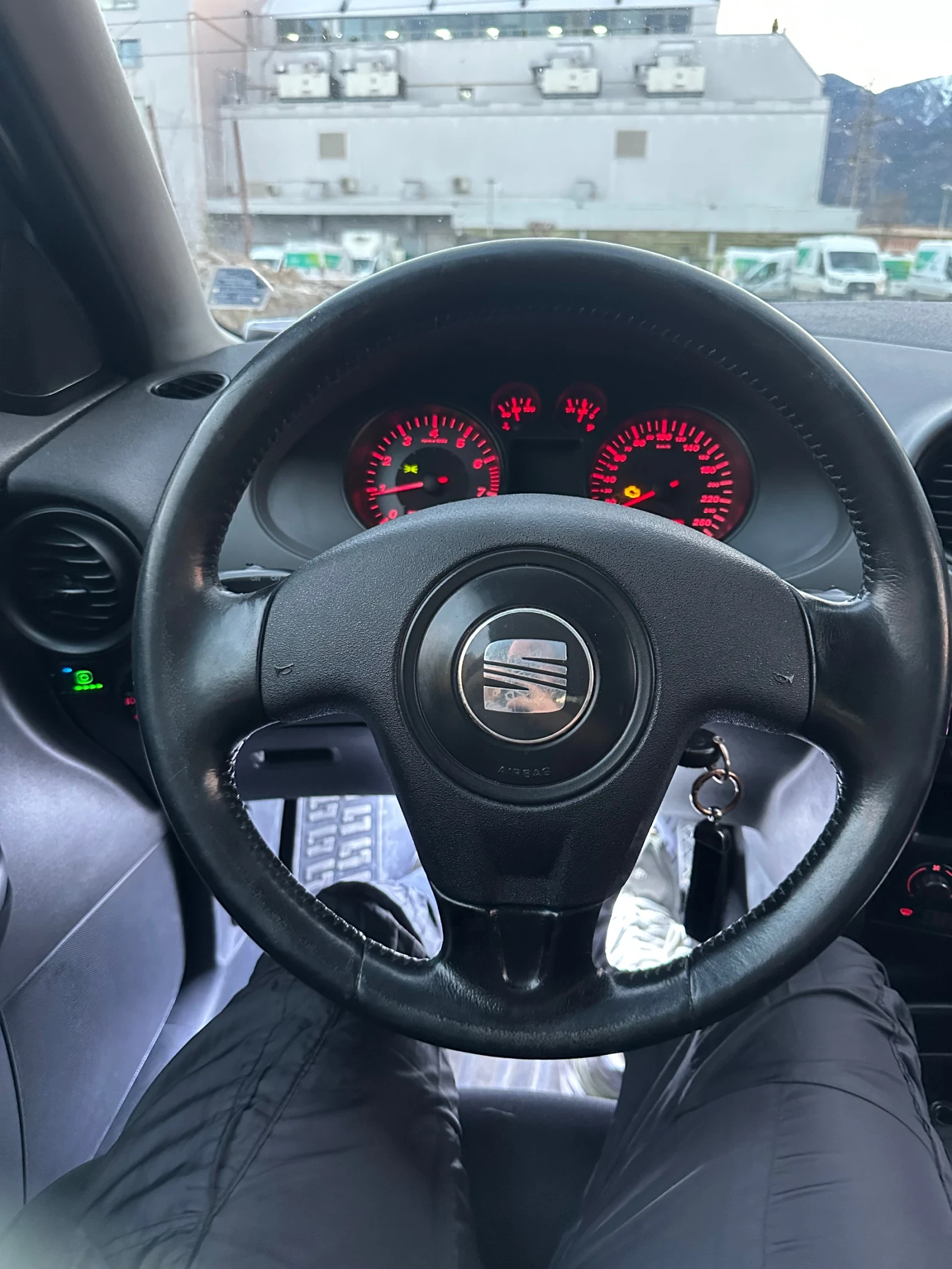 Seat Ibiza, снимка 15 - Автомобили и джипове - 54481962