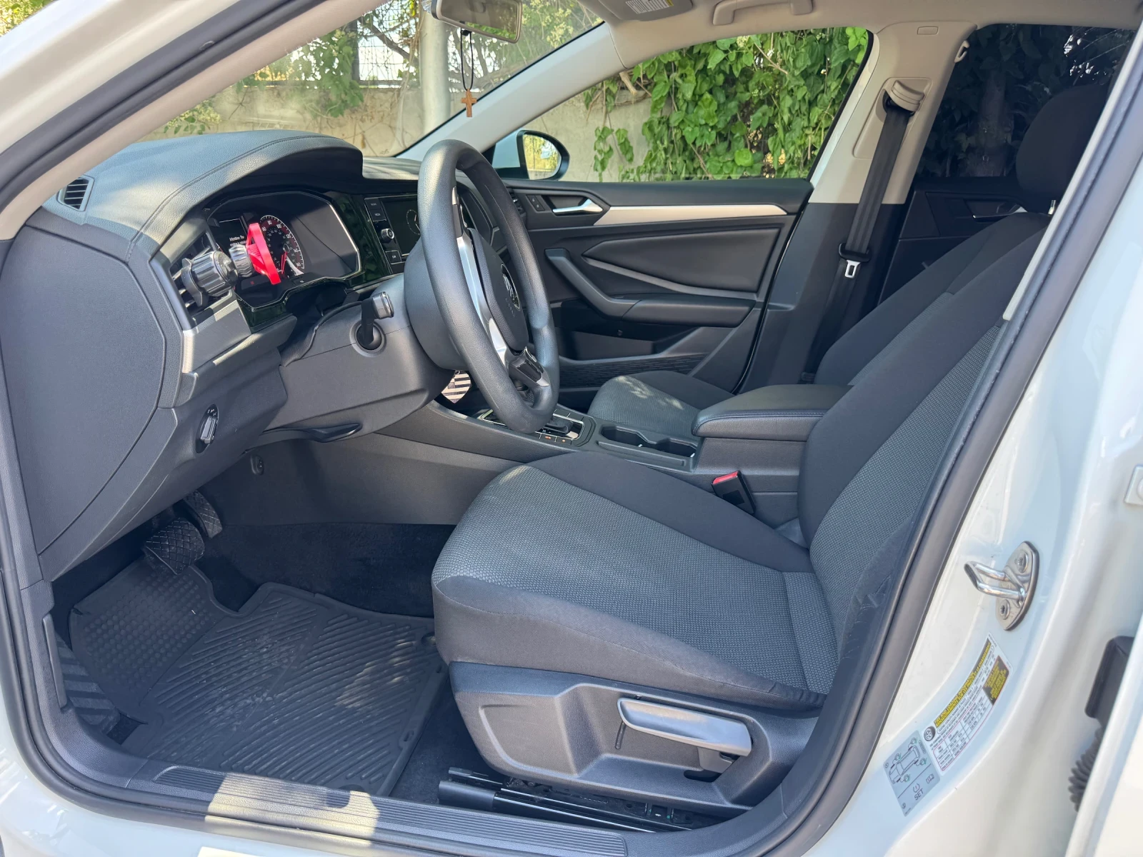 VW Jetta, снимка 15 - Автомобили и джипове - 54979494